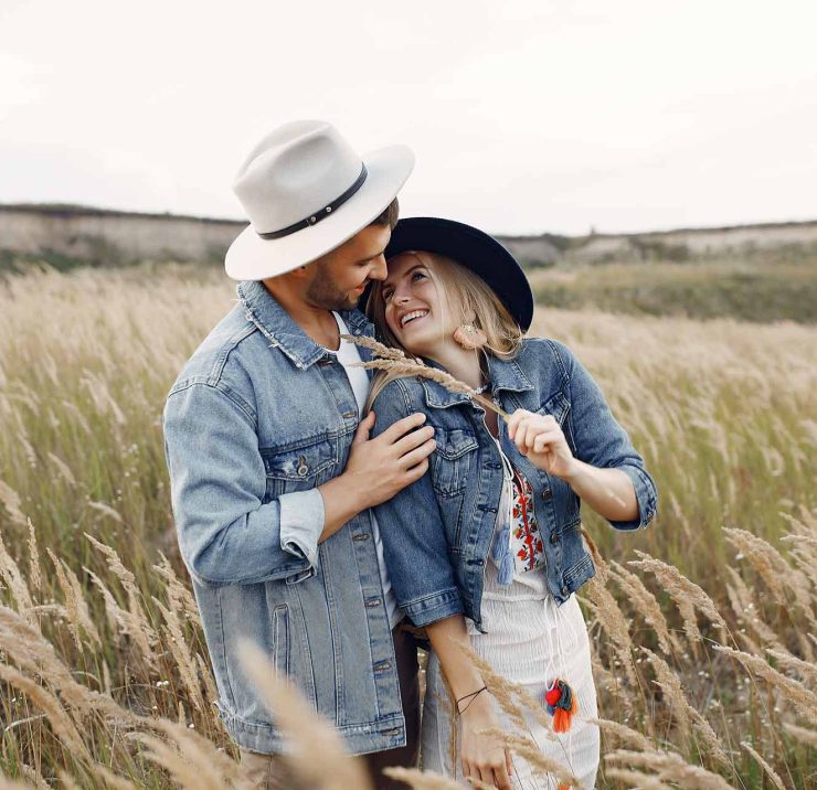 very-beautiful-couple-in-a-wheat-field-F4L5E77.jpg